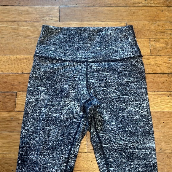 Lululemon Wunder Under High-Rise Crop Tights in Rush Jacquard, size 6 - Picture 5 of 14